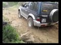 Mitsubishi Montero subiendo cortafuegos