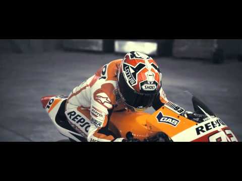 Venta - Descubre toda la emoción de la MotoGP ahora en PlayStation Vita. El juego de Namco además llega con una oferta muy especial para que estrenes tu PS Vita Wi-F...