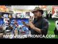 MARK TILDEN MUESTRA A FEMISAPIEN NUEVO ROBOT DE WOW WEE