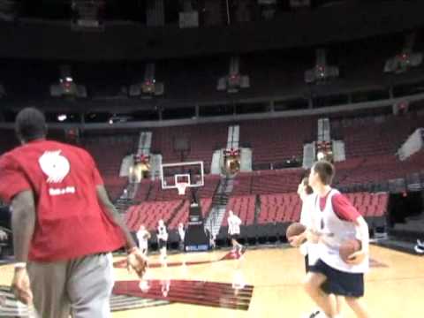 Greg Oden makes full court shot