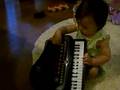videos de Lisa plays her new piano