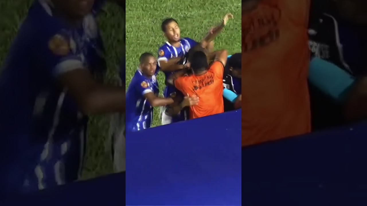 GOLAÇO DE CAMISA 10! #shorts