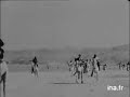 -- واحه الجوي ورقله-- شركة الصحراء méharistes جعل يكرم-- ليونارد الحاكم واذ ترحب جنبا الى جنب مع القوات الصحراء العقيد thiriet-- القوات الصحراوي امام القلعة. بانوراما على رأس القلعة مع رفرف علم-- ليونارد الحاكم مصافحه الشيوخ وbachagas-- ا الصفحات bachaga-- الموكب ، ويسبقه spahis على ظهور الخيل ، وزيارة الساحة الرئيسية من ورقله-- حشد من السكان الاصليين على الفور-- بارود d' honneur-- الصفحات الحاكم ليونارد وعند النظر الى بارود-- مواصلة الشرف بارود-- الجوي من وجهات النظر مع hoggar الذروة laperrine (رغيف السكر في الصحراء)-- مجموعة touaregs-- ليونارد الحاكم فإن تزيين aménokal (الملك من الطوارق ، وفريق المساعدة aklamolik - بك)-- مجموعة من الطوارق وParade من méharistes-- Ppg للملك (aménokal (AG - aklamolik والاوسمه-- عدة خطط الفنتازيا قطع العلاقات العامة مع الحاكم ليونارد AG - aklamonik-- مجموعة الطوارق مهرجان targuie-- ليونارد الحاكم ، ويجلس على أرض الواقع ، عبر ذو ارجل من بين وجهاء الطوارقأ djemma (hoggar)-- التحقق من موكب السيارات الرسمية-- شعب يلوحون باعلام صغيرة-- مواعيد الزيارة التي قام بها الى واحه الثقافة-- ليونارد الحاكم والافراد يبحثون-- الصفحات من شجرة نخيل مع المواطنين في شجرة-- ليونارد الصفحات الحاكم قبل مواعيد مخططات تعليق الاشجار. اختيار الحاكم وأكل أ datte-- VG الحفل أمام ضريح الاب شارل دي فوكو-- ليونارد الحاكم هو جمع امام قبر-- اسماؤهم على النصب التذكاري لل-- VG الحفل