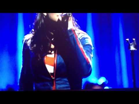Back to black- full performance (glee cast)