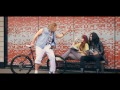 Atomes crochus (Saison 1 Épisode 1)