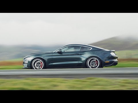 Ford Mustang Bullitt recorre la Mountain Course, la ruta en moto más icónica del mundo