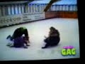 Damien tripant sur video gag