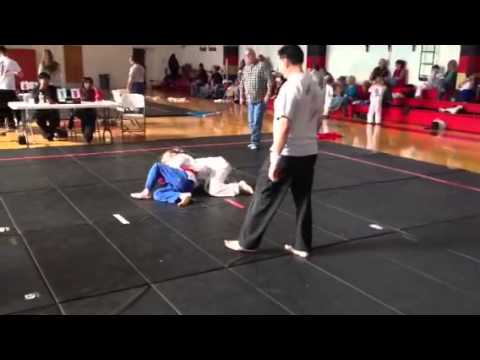 mixed judo girl beats boy