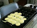 Click here to watch this video タコ焼きと明石焼きの違いは？