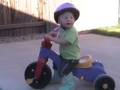 videos de Emery with the pink helmet on - age 18 months