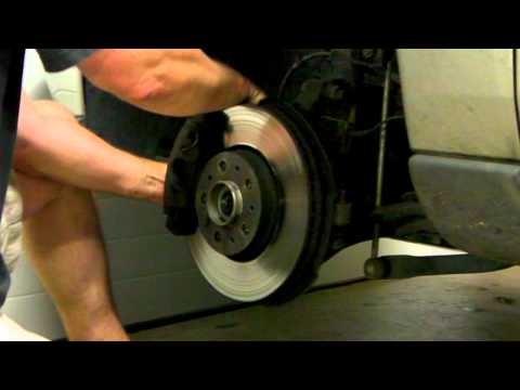 Removing brake rotor Volvo V70 (2001) (also for Volvo S60)
