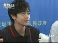 translated by ladycoco


jimmy lin has officially joined the china tian rong f1 motorboat racing zhao shang bank team. the announcement was made on oct 22, 2008 at the shenchen zhao shang bank headquarter press room. upper management of the shenchen tian rong investment company, team captain of the china tian rong f1 motorboat racing team, representatives from zhao shang bank, 2008 f1 motorboat racing association were present at the news conference. 

as a singer, actor, car racer, and businessman, it is the ultimate challenge for jimmy to join the china f1 motorboat racing team. this is due to his love of speed. as we all know, he is an outstanding car racer who has been racing since 1997 and has won 17 1st place winners cups. 

f1 motorboat racing is a premium international racing event. its the highest level of the motorboat sports. there are only 42 people in the world who have super f1 motorboat operators license. china tian rong f1 motorboat racing team was formed on 5/22/2006 with permissions from the national sports commission, international motorboat association, and shenzhen tian rong investment company. the historic event broke the record of no international f1 china team in history. in 2007, the french racer ???????? and his mechanics joined the china tian rong f1 motorboat racing team as a racer and coach. in the same year, zhao shang bank also put its name on the team. 

as the only china f1 racing team in the world, the china tian rong motorboat racing team has performed well and attracted international media attention. zhao shang bank also got favorable ratings from the wto. the china tian rong f1 team got 5th place in the 2008 season. with jimmy lin joining the team the china f1 team will have its chinese racer and also a super star racer. it will have more confidence, technology and skills to participate in the world championship. 

since his debut on 2/28/1992 jimmy lin has conquered its fans with his youthful singing and dancing and a brilliant smile. he became famous throughout the chinese speaking world and conquered asia as the asian little whirlwind. he held his 1st world tour after 1 yr. it was a miracle in showbiz and he still holds the record as the youngest artist to perform in hong kong hunghum coliseum. 

by joining the china f1 motorboat racing team will jimmy lin extend the whirlwind in showbiz and the race car speedway to f1 motorboat racing fans and win a 1st place winners cup for the china team? this will be on the mind of all water sports lovers. 

the signing ceremony will be held on 10/26/2007 after the race in shenzhen. in 2009, jimmy as the backup racer will compete in all f1 international races. we believe that his joining the china tian rong f1 motorboat racing zhao shang bank team will make it more exciting and spectacular.