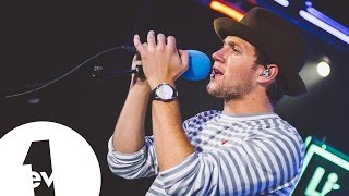 Niall Horan - Issues (Julia Michaels) in the BBC Radio 1 Live Lounge
