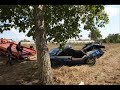 Caccia ai Casalesi.Ore 8.00 del 26 settembre. Si è appena conclusa un'operazione che ha messo in campo 100 uomini della polizia tra Castel Volturno e Casal di Principe.Nella rete 4 camorristi. Uno è sfuggito alla cattura: è Oreste Spagnuolo, uno dei killer della mattanza di Casel Volturno.Una Volante insegue una Panda che ha forzato un blocco stradale tra Casapesenna e Villa Literno. Esce fuori strada, si ribalta. Muoiono due agenti...