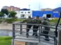 Imagenes Fuertes, la policia fascista de colombia violando los derechos humanos como siempre.