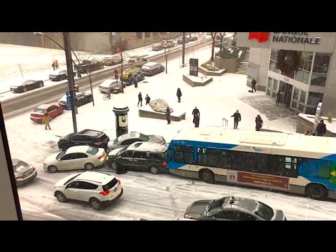 Carrinhos de choque na neve