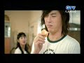 by wang lan yin. enjoy! lyrics:
wo zhao bu dao hen hao de yuan yin
qu zu dang zhe yi qie de qing yi
zhe gan jue tai qi yi
wo bao qian bu neng shuo ming


wo xiang xin zhe ai qing de ding yi
qi ji hui fa sheng ye bu yi ding
feng wen rou de qing xi ye xu piao lai hao xiao xi


yi qie xin xian you dian mao xian
qing gao su wo zen me zou dao zhong dian
mei you ren liao jie mei you ren xiang wo
he mo sheng ren de ai lian


wo xiang wo hui kai shi xiang nian ni
ke shi wo gang gang cai yu jian le ni
wo huai yi zhe qi yu zhi shi ge e zuo ju


wo xiang wo yi man man xi huan ni
yin wei wo yong you ai qing de yong qi
wo ren xing tou ru ni gei de e zuo ju
ni gei de e zuo ju


wo zhao bu dao hen hao de yuan yin
qu zu dang zhe yi qie de qing yi
zhe gan jue tai qi yi
wo bao qian bu neng shuo ming


wo xiang xin zhe ai qing de ding yi
qi ji hui fa sheng ye bu yi ding
feng wen rou de qing xi ye xu piao lai hao xiao xi


wo cai fa xian ni hen yao yan
qing rang wo zai qiao qiao ni de shuang yan
mei you ren liao jie mei you ren xiang wo
he mo sheng ren de ai lian


wo xiang wo hui kai shi xiang nian ni
ke shi wo gang gang cai yu jian le ni
wo huai yi zhe qi yu zhi shi ge e zuo ju


wo xiang wo yi man man xi huan ni
yin wei wo yong you ai qing de yong qi
wo ren xing tou ru ni gei de e zuo ju
ni gei de e zuo ju