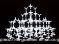 Las propiedades fisicas y quimicas del diamante obedecen a la forma que tiene el atomo de Carbono. Cinco atomos de Carbono se enlazan por un brazo determinando un tetraedro regular. Mayor información en Google Libros: 