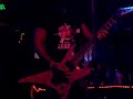 remarque//l'inscription du tee shirt du guitariste est : anarchy...
ce lieu a connu l'epoque de la guerre du vietnam...ici les recrues americaines vouees au casse pipe venaient passer une derniere nuit en compagnie d'une belle de nuit avant de s'envoler vers leurs destins.
ce lieu fut de nombreuses annees le quartier general de mes aventures libertines...tres nombreux souvenirs...visages multiples...lieu culte....ici,aux heures tardives ont peut danser sur des musiques anciennes, santana, platters etc...les musiciens sont valables et les chanteurs se defendent bien.