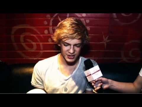 Cody Simpson debuts Cody Crunch! 0