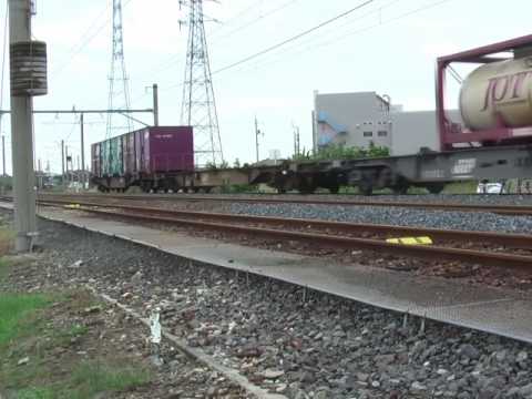EF210とコンテナ