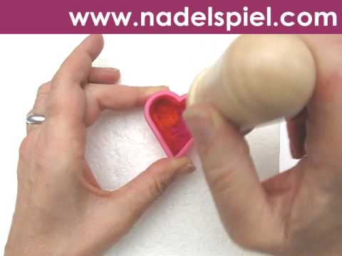 Filzen lernen * Nadelfilzen mit Ausstechform * Trockenfilzen * Herzen Filzen * Christbaumschmuck