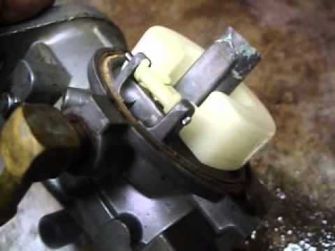 how to start a flooded engine carburetor