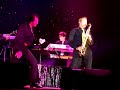 Engelbert sings \"Quando, Quando, Quando\"