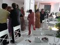 em uma festa de casamento,surge uma deusa da dan�a.com sua irrever�ncia, genialidade e leveza consegue reinventar a dan�a de sal�o.com uma mistura de rap, hiphop, samba de gafieira, michael jackson, forr�,leci consegue encantar um mundo que j� estava acostumado com a mesmice. a partir de hj,o mundo se divide em antes e depois de leci.agrade�o por ter sido testemunha do renascimento da dan�a.obrigado leci!!