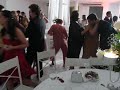 em uma festa de casamento,surge uma deusa da dan�a.com sua irrever�ncia, genialidade e leveza consegue reinventar a dan�a de sal�o.com uma mistura de rap, hiphop, samba de gafieira, michael jackson, forr�,leci consegue encantar um mundo que j� estava acostumado com a mesmice. a partir de hj,o mundo se divide em antes e depois de leci.agrade�o por ter sido testemunha do renascimento da dan�a.obrigado leci!!