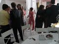 em uma festa de casamento,surge uma deusa da dan�a.com sua irrever�ncia, genialidade e leveza consegue reinventar a dan�a de sal�o.com uma mistura de rap, hiphop, samba de gafieira, michael jackson, forr�,leci consegue encantar um mundo que j� estava acostumado com a mesmice. a partir de hj,o mundo se divide em antes e depois de leci.agrade�o por ter sido testemunha do renascimento da dan�a.obrigado leci!!