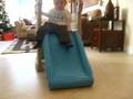 videos de Brincando no escorregador...
