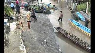 คลิปวงจรปิด แฉสาเหตุ คันกั้นน้ำป้อมหนึ่งนครสวรรค์พัง
