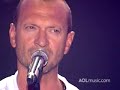 Dal Live8 di Roma (2005).Biagio Antonacci - Se Io, Se Lei(B.Antonacci)---------------------------------------------Se io, fossi stato un po' meno distante un po' meno orgoglioso, un po' meno che se lei fosse stata un po' meno gelosa un po' meno nervosa, un po' meno eh ma se io, se lei se io, se lei ma se noi avessimo dato all'amore, la giusta importanza, l'impegno e il valore se noi, amare vuol dire anche a volte annullarsi per dare qualcosa in più, ma se io ,se lei se io, se lei Se io, se lei adesso dove sei sotto quale cielo pensi al tuo domani Ma sotto quale caldo lenzuolo stai facendo bene l'amore sono contento ama....ama e non fermarti e non avere nessuna paura e non cercarmi dentro a nessuno se io, se lei Se io quando tutto finisce c'è sempre chi chiude la porta, chi invece sta male, se lei, chi ha sbagliato alla fine non conta, conta solo che adesso io non so più chi sei se io, se lei adesso dove sei sotto quale cielo pensi al tuo domani Ma sotto quale caldo lenzuolo stai facendo bene l'amore sono contento ama, ama e non fermarti e non aver nessuna paura e non cercarmi dentro a nessuno se io, se lei Se io sono contento ama, ama e non fermarti e non cercarmi dentro a nessuno e non aver nessuna paura se io se lei adesso con chi sei