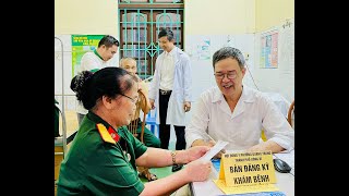 Khám bệnh và tặng quà cho thương, bệnh binh, gia đình người có công trên địa bàn phường Quang Trung