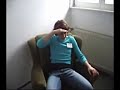 Dumme Frau singt ein Lied von Haien