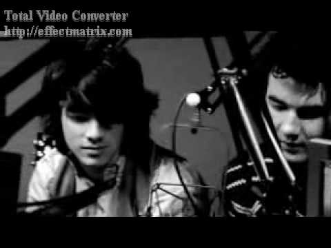 JONAS BROTHERS - BLACK KEYS (official video)