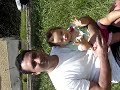 Luísa engatinhando na praça Luísa engatinhando na praça