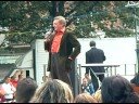 un comico che non fa un cazzo ridere ditemi voi