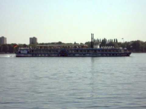 Fuechslein61 - Der Ausflugsdampfer MS Havelqueen dreht sich auf dem Tegeler See in Berlin Reinickendorf Ortsteil Tegel.Das Video wurde aufgenommen vom Nordostufer des Tegel...