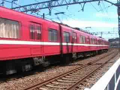 京急2000形2421編成通過