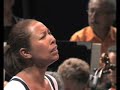 le 11 septembre 2008 aux proms de londres, la soprano am�ricaine interpr�tait, avec l'orchestre de paris sous la direction de christoph eschenbach, la partition bouillonnante et concentr�e de matthias pintscher. images de r�p�tition.