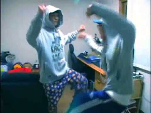 GD&TOP dancing to