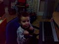 Alessio balla il ballo del pinguino Alessio balla il ballo del pinguino