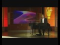 alex parker - liebe ist heut mein men� (ndr fernsehen), mitschnitt vom 30.3.08. am ende des videos berichtet der moderator, dass alex parker von einer zuschauerin mit robbie williams verwechselt wurde. so gut wie alex parker sieht der aber nicht aus und klavier spielen kann er wohl auch nicht!