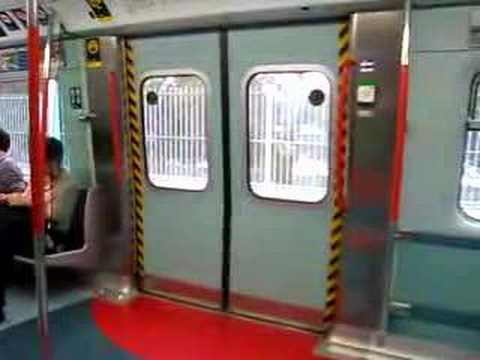 港鐵(前九鐵)MLR列車開門