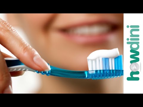 how to whiten teeth by brushing