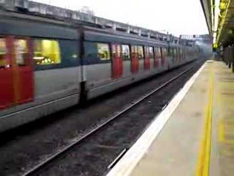 港鐵列車 ( SP-1900 ) 駛離港鐵大圍站
