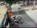 Voando da rampa de skate