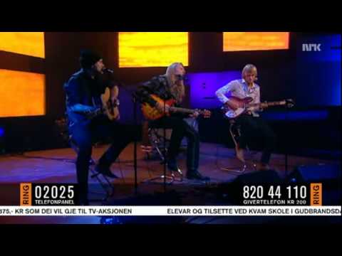 Greni - Øystein Greni, Lars Håvard Haugen and Brynjar Takle Ohr from the Norwegian bands Bigbang / Hellbillies / El Cuero performing an all guitar version the Bigban...